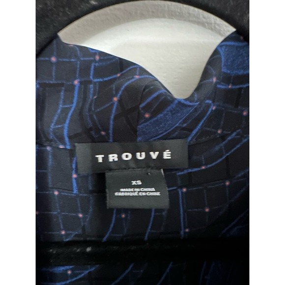 TROUVÉ Twist Front Knot Top - Picture 4 of 6